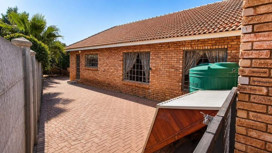 4 Bedroom Property for Sale in Safari Gardens North West